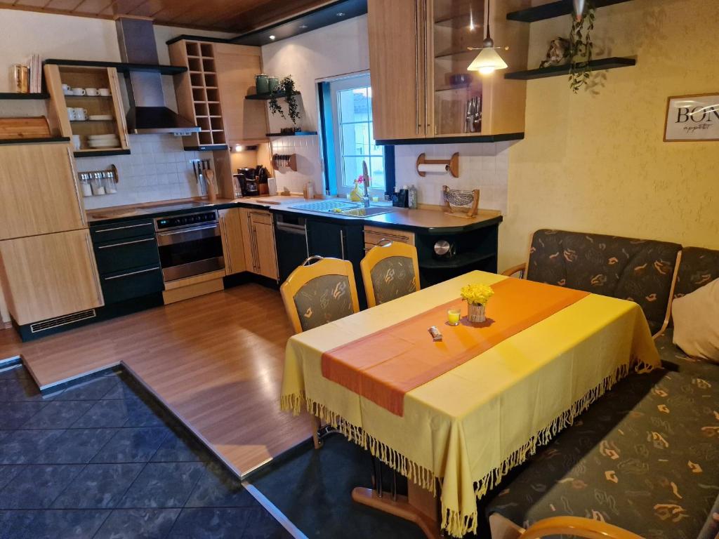 Küche/Küchenzeile in der Unterkunft Ferienhaus Hasenhügel mit Seeblick